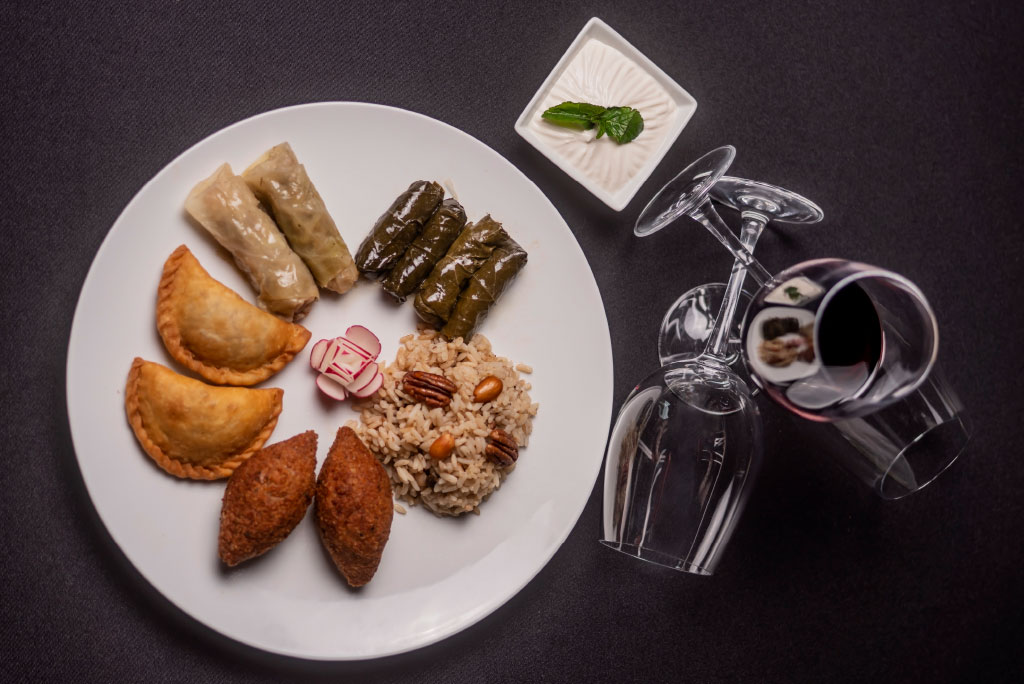 Fotografía gastronómica con textura visible y reflejos controlados mediante iluminación lateral