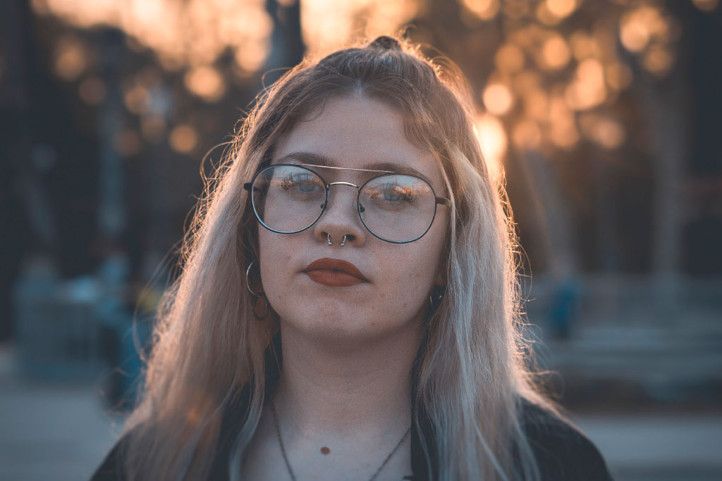 Fotografía con luz natural difusa de día nublado para retrato con piel uniforme y sin sombras duras
